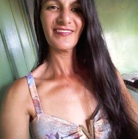 Corpo de mulher é encontrado em gleba com perfurações de facão; polícia apura