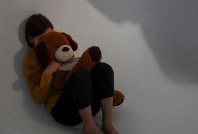 Maníaco pega 17 anos por estuprar enteada e armazenar nudes infantis em MT