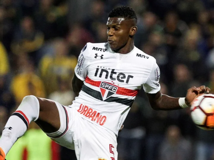 São Paulo se irrita e quer negociar Arboleda após ‘sumiço’ no clube