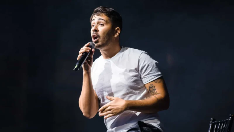 Carlinhos Maia é multado em R$ 1 milhão por filmar amigos alimentando gaivota