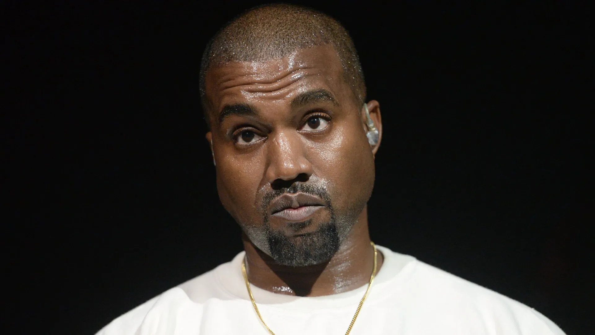 Reino Unido bloqueia a entrada de Kanye West após polêmica com festival