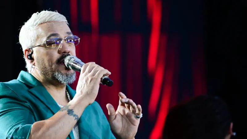 Belo e Xamã fazem show em São Paulo com elenco de ‘Três Graças’