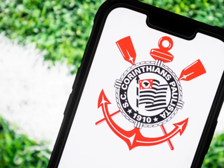 Corinthians goleia Bragantino e assume liderança do BR Feminino