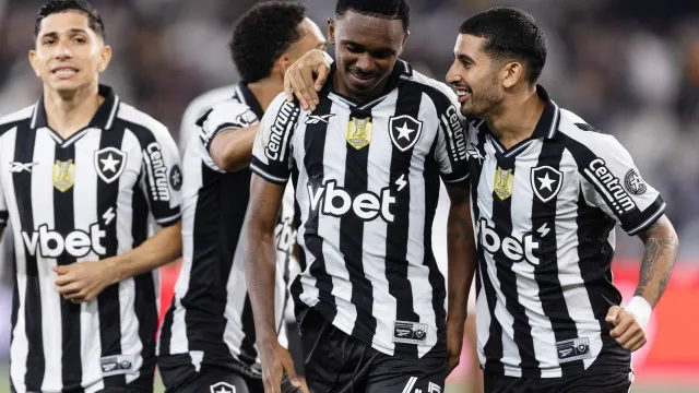 Botafogo deixa de lado a saída de Textor e foca no Internacional pelo Brasileirão