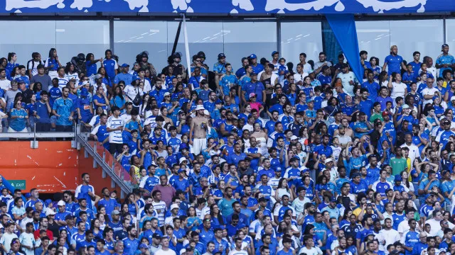 Cruzeiro vence o Grêmio e empurra o Corinthians para a zona de rebaixamento