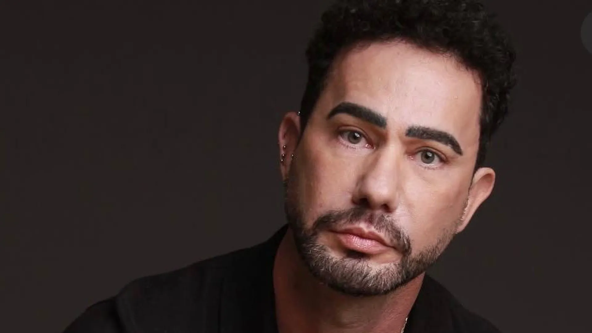 Influenciador Carlos Filhar morre após carta de despedida nas redes