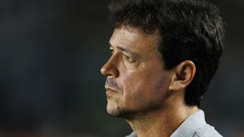 Diniz exalta entrega dos jogadores do Corinthians em vitória na estreia pela Libertadores