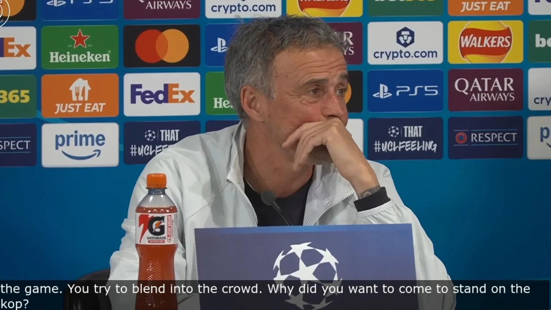 Luis Enrique arranca risos na coletiva de imprensa: “Não percebi um c…”