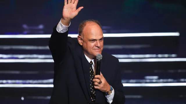 ‘Despedida foi realizada de forma discreta’, diz família de Oscar Schmidt