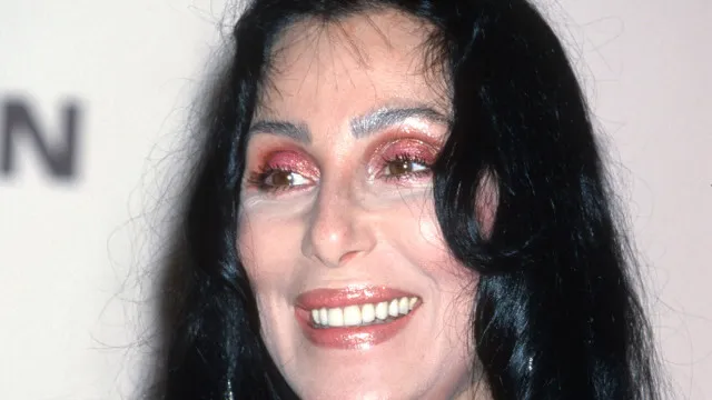 Cher descobre neta adolescente e tenta construir relação, diz jornal