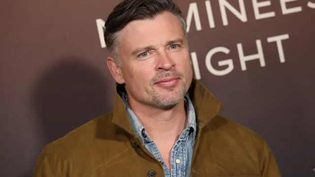 Longe de Hollywood, Tom Welling, de ‘Smallville’, cria cavalos em rancho nos EUA