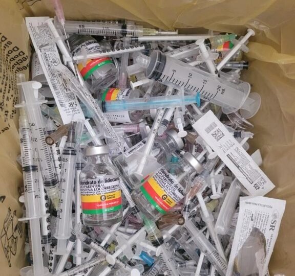 Polícia Civil prende enfermeira por exercício ilegal da medicina e comercialização de medicamentos irregulares em MT