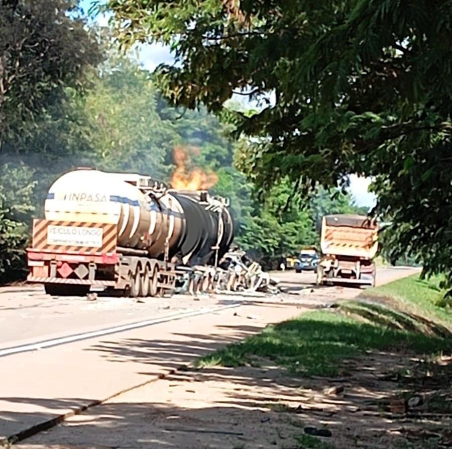 Incêndio em carreta com etanol é controlado e evita risco maior na rodovia