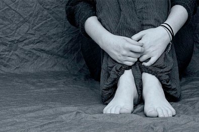 Adolescentes dopam estudante e a estupram na saída de escola em MT