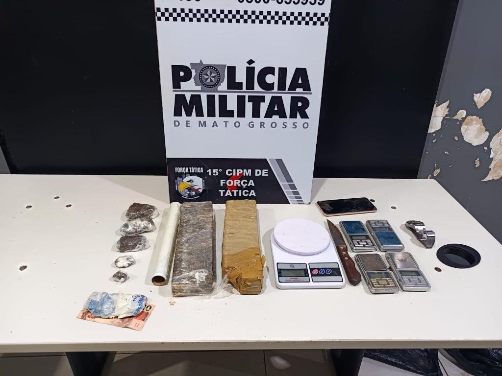 Denúncia leva polícia a casa suspeita e fuga termina em flagrante com droga escondida