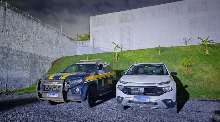 Denúncia anônima via 191 mobiliza PRF e intercepta veículo furtado em rodovia federal