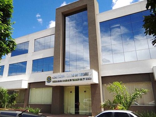 MPT entra com ação contra Anvisa e União para banir glifosato no Brasil