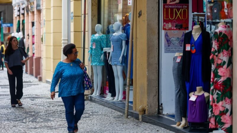 Intenção de consumo das famílias avança pelo sexto mês consecutivo