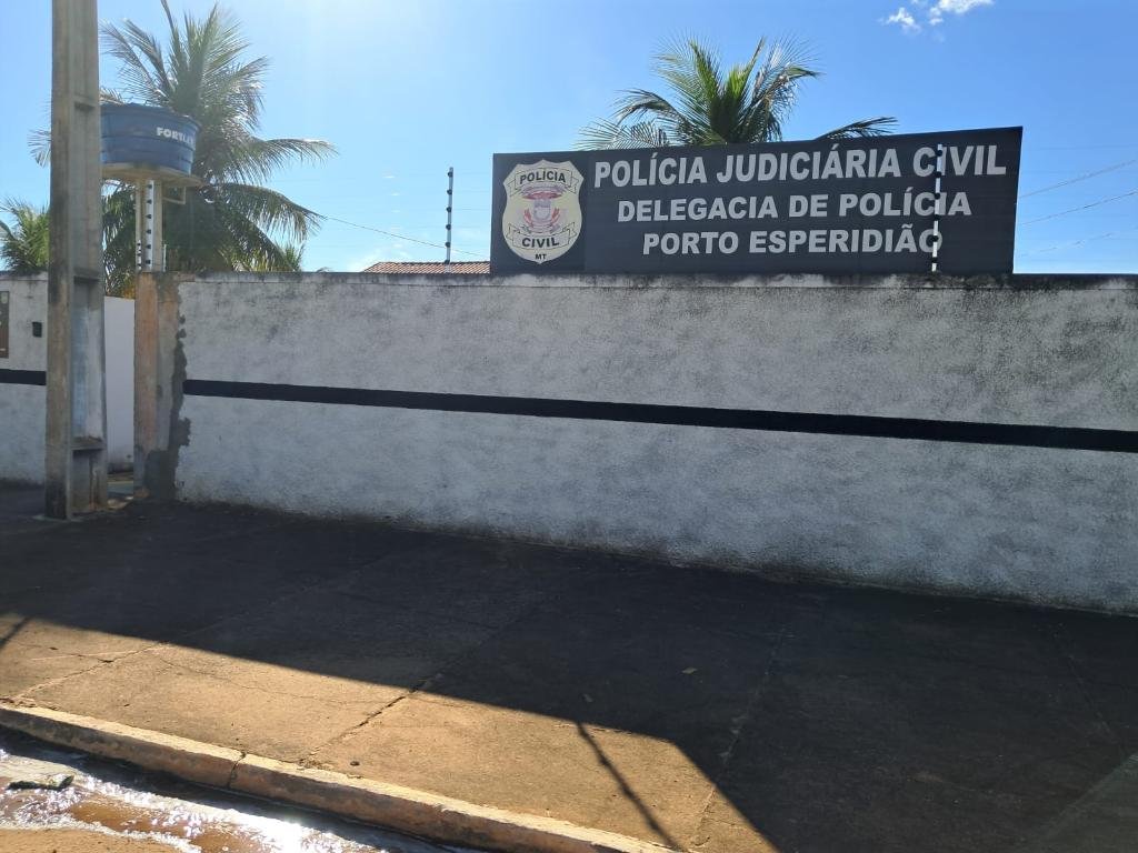 ELA FILMOU TUDO: Homem avança contra madrasta com peça de ferro e acaba preso em flagrante