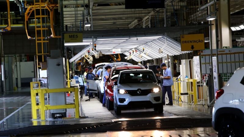 Produção de veículos cresce 2,4% em abril