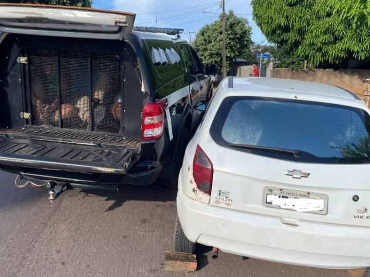 Distribuidora de facção é cercada, bandidos tentam fuga alucinada com carros cheios de droga e acabam presos