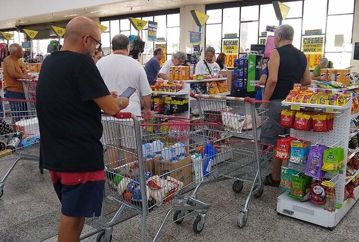 Influenciada por alimentos e remédios, inflação fica em 0,67% em abril