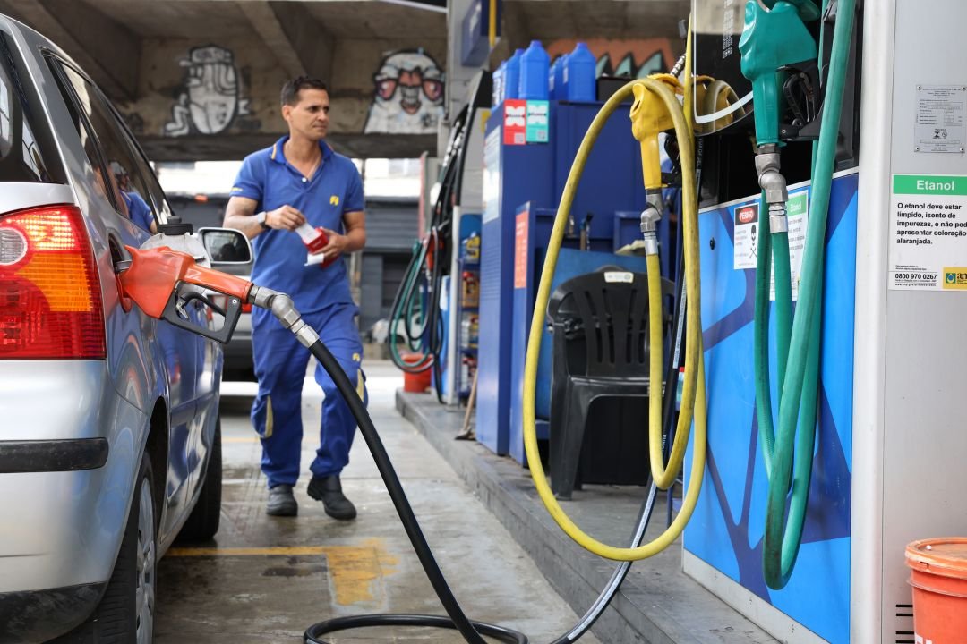 Governo anuncia subvenção da gasolina