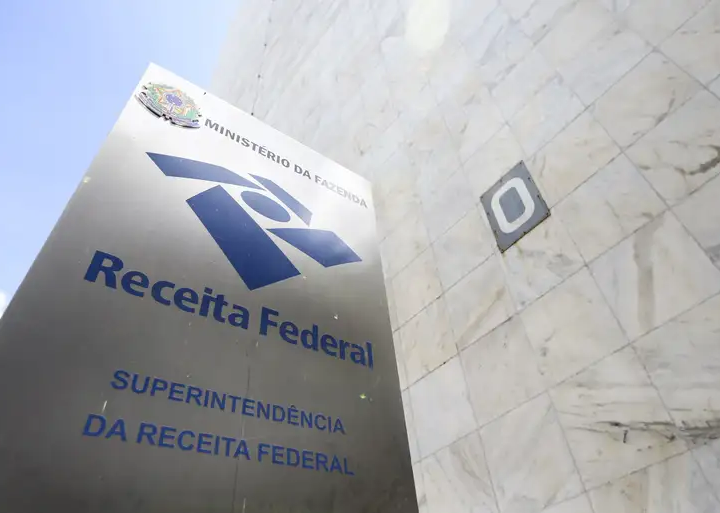Arrecadação federal bate recorde em abril