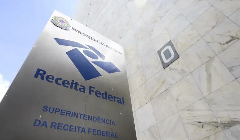 Arrecadação federal bate recorde em abril