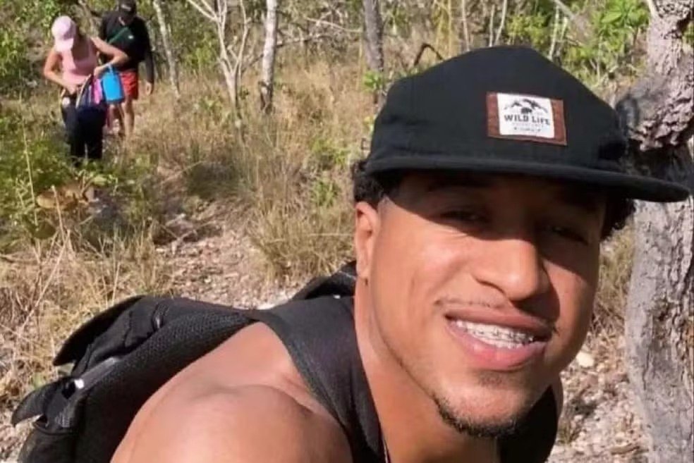 Mistério na madrugada: Jovem motociclista é encontrado caído na calçada e morre logo após socorro