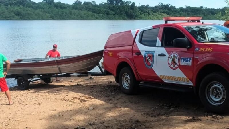 Embarcação vira e idoso morre afogado após desaparecer nas águas