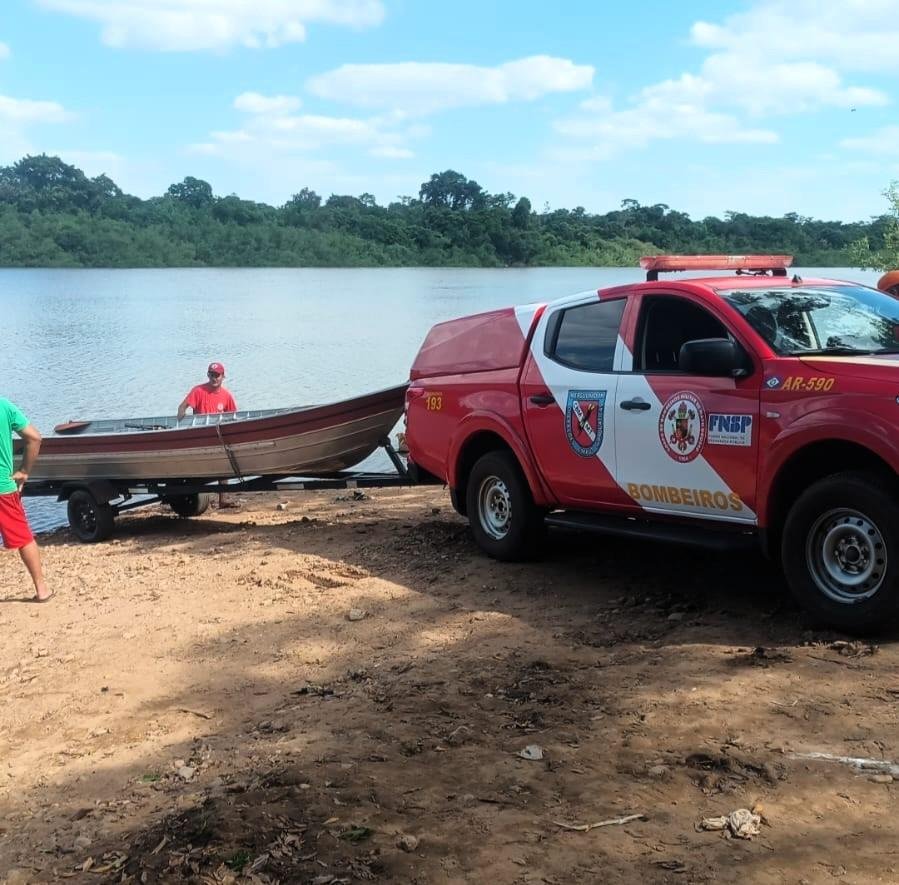 Embarcação vira e idoso morre afogado após desaparecer nas águas