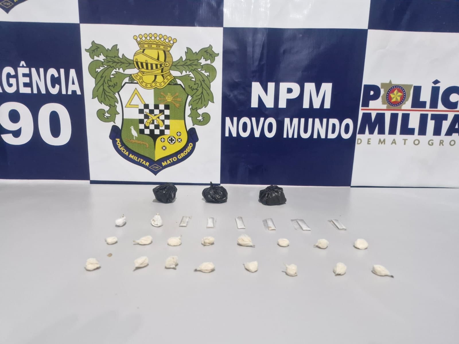 Festa vira alvo de operação e flagrante termina com prisões por tráfico e menor envolvido em Novo Mundo