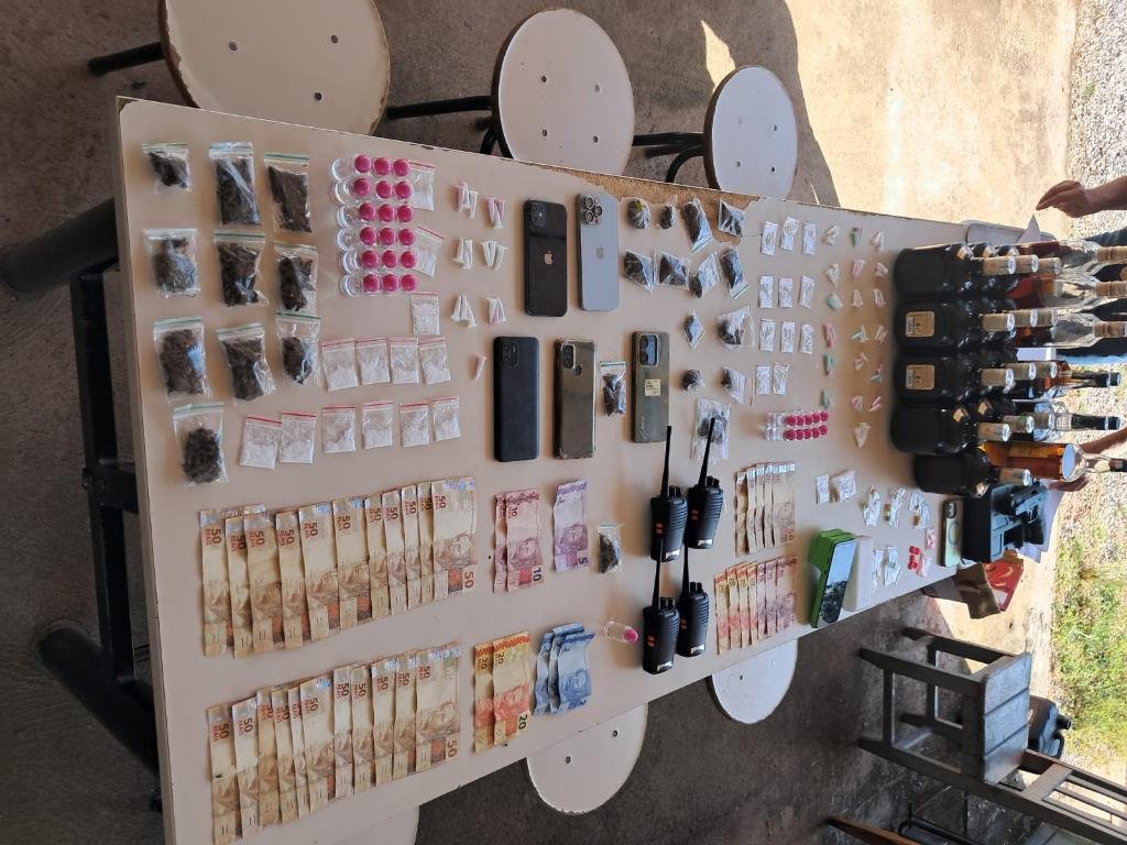 Festa ligada a facção termina com 37 detidos e apreensão de drogas e bebidas