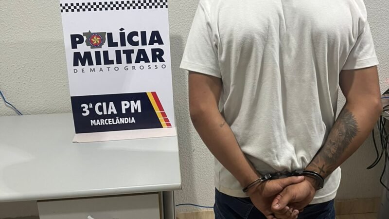Fuga desesperada! Jovem de 20 anos corre ao ver viatura, joga pacote fora e acaba preso em reduto de facção em Marcelândia