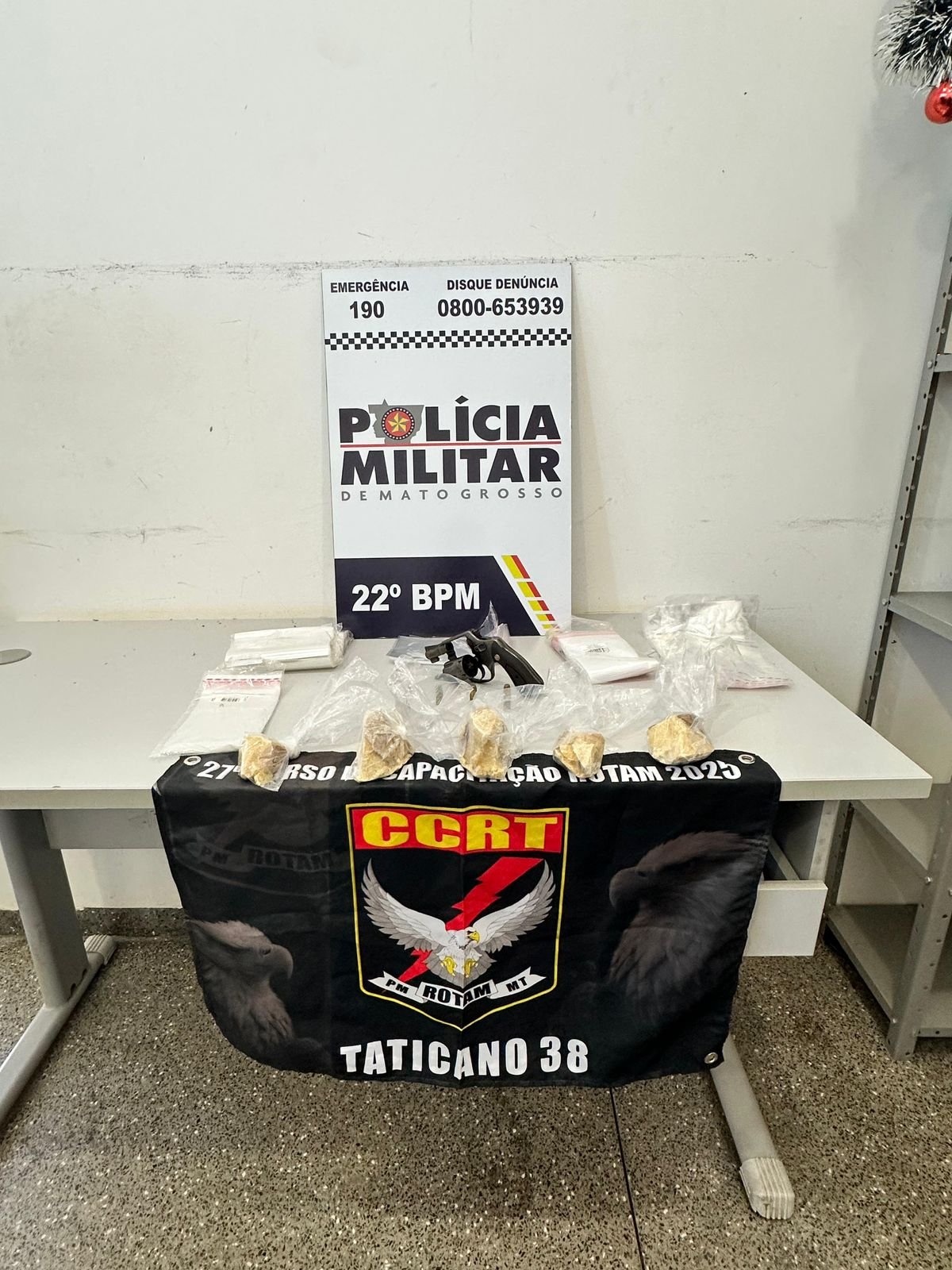 Drogas e uma arma são encontradas escondidas dentro de máquinas de marcenaria durante operação policial em Peixoto de Azevedo