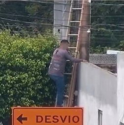 Operação flagra furto de energia na casa de PM e prende 2 gateiros