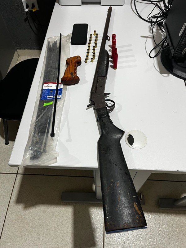 Polícia Civil apreende espingarda artesanal em oficina mecânica de Nova Canaã do Norte