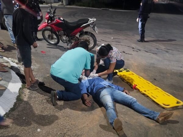 Acidente entre moto e caminhonete deixa homem ferido em Nova Canaã do Norte