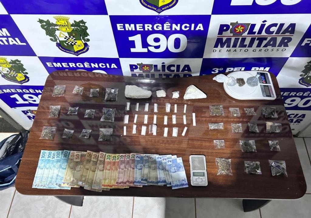 Jovem é presa com dezenas de porções de drogas após tentativa de fuga