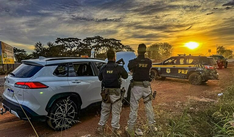 PRF intercepta SUV roubado com sinais de clonagem durante fiscalização na rodovia