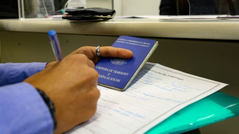 Mercado de trabalho gera 85,8 mil postos em abril