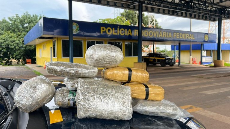 PRF apreende mais de 7 kg de droga escondidos em veículo durante abordagem em rodovia