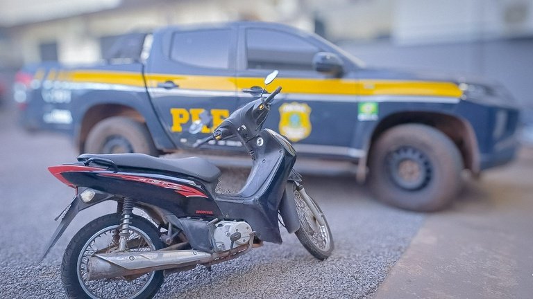 Motocicleta furtada reaparece meses depois e termina com prisão inesperada
