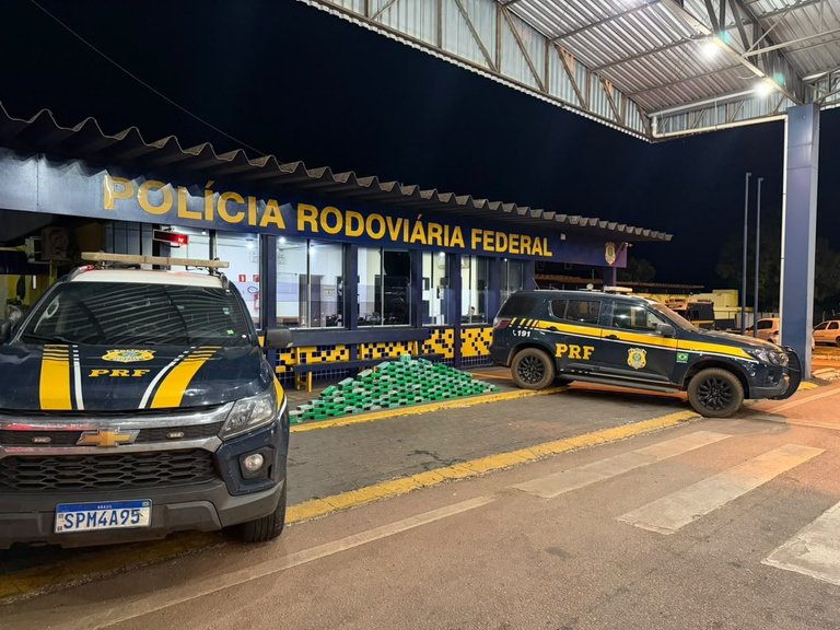 Carga milionária de droga é encontrada escondida em caminhão frigorífico durante fiscalização