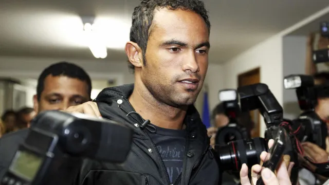 Juiz mantém prisão, e goleiro Bruno é transferido para presídio em Bangu