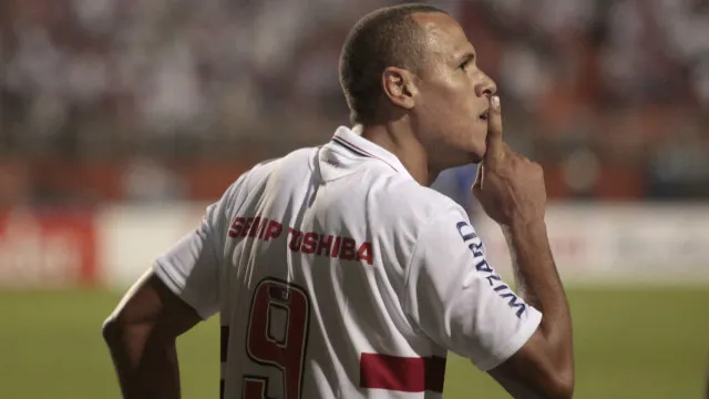 Luis Fabiano anuncia pré-candidatura a deputado federal por São Paulo: ‘Aceitei o chamado’