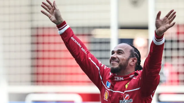 ‘Estão tentando me aposentar mas eu nem penso nisso’, diz Lewis Hamilton