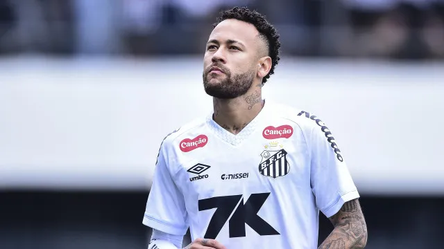 Neymar fecha circo em Santos para sessão privada com família e amigos