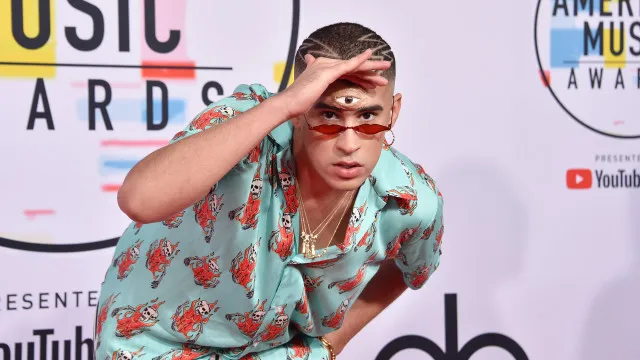 Bad Bunny entra para franquia ‘Toy Story’ e dará voz a pizza com óculos